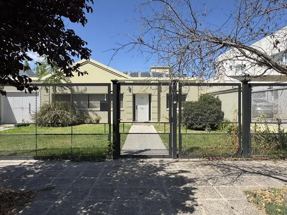 Vende Casa  B° Manzanar Con Pileta
