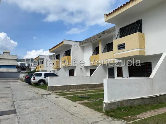 Townhouse En Alquiler En La Granja Naguanagua Valgo Comodo Amplio Cocina Moderna 