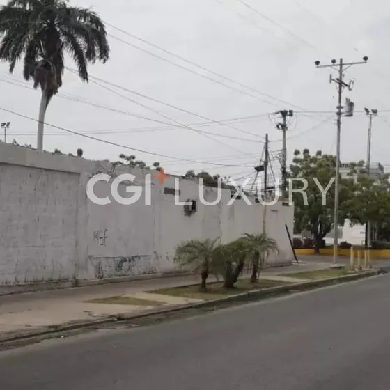 Cgi+ Luxury , Vende Terreno En La Av. Principal De Lecheria.