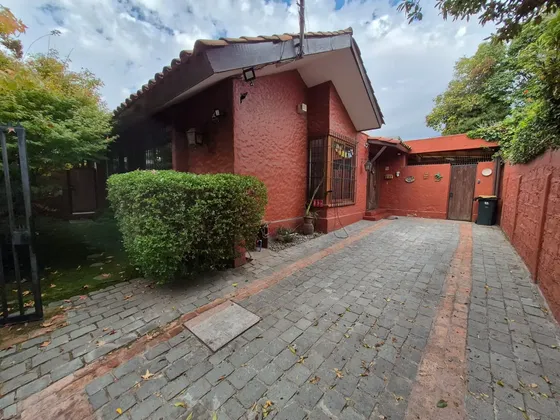 Espaciosa Casa Con Terreno De 367m2