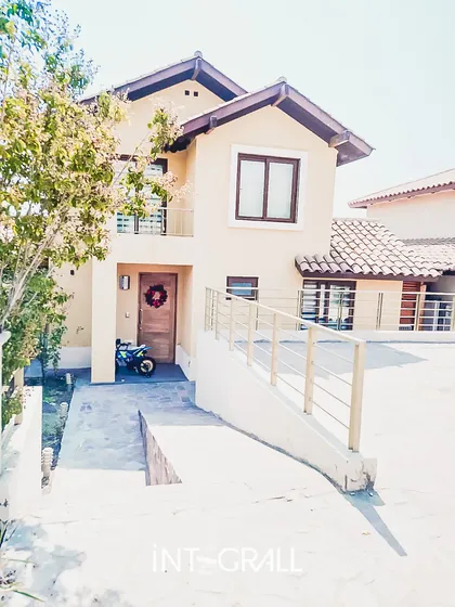 Hermosa Casa Ayres De Chicureo, 4d+3b, Piscina, Quincho