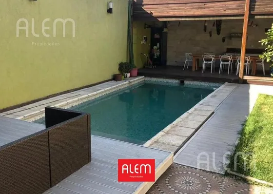 Casa En  Venta En  Banfield | Lomas De Zamora | 5 Dormitorios