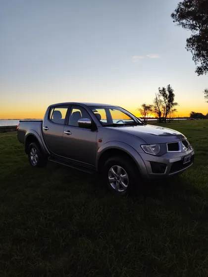 Mitsubishi L200 3.2 Cab Doble 4wd Cr 165cv Mt