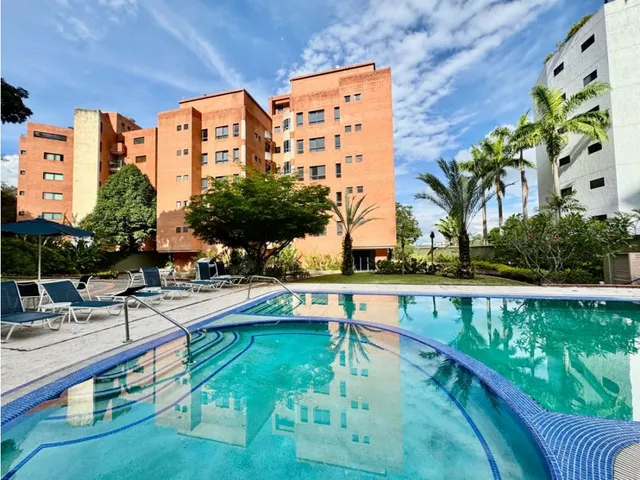 Se Alquila Apto 155m2 3h+s/4b/2p Colinas De Valle Arriba