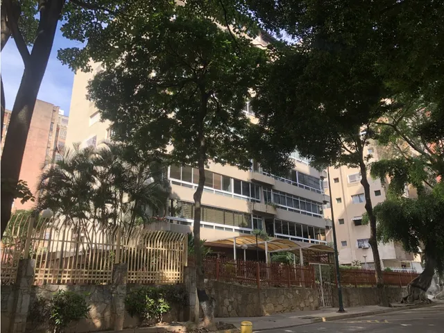 Venta De Apartamento En La Urbina - Calle Cerrada, 2 Estacionamientos