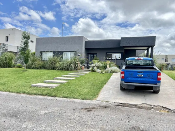 Casa En Venta Canning Barrio San Lucas