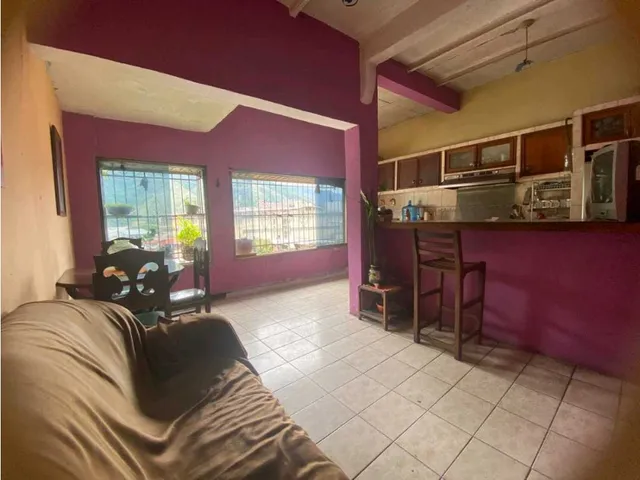 Casa En Catia De Tres Plantas Con Tza.hermosa Vista ¡bajo De Precio!