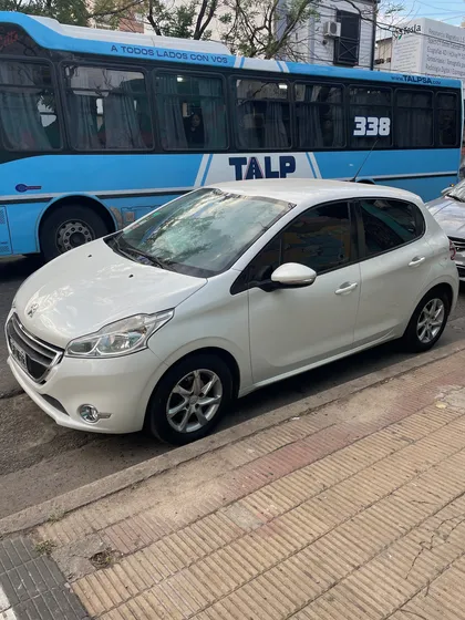 Peugeot 208 1.5 Allure Touchscreen
