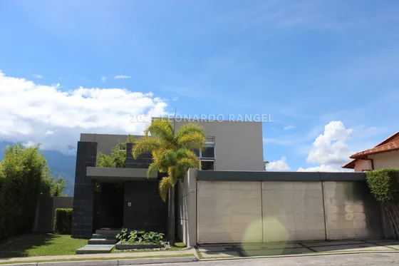 Se Vende Lujosa Casa De 556 M² Ubicada En La Pedregosa, Mérida.