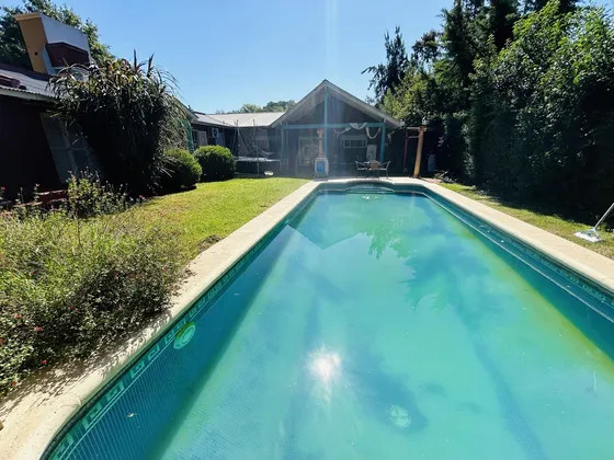 Venta Gran Casa 5 Amb. Para Dos Familias - Piscina -parque - Quincho - Parrillas