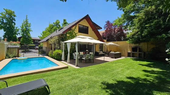Amplio Patio Con Piscina! (177757)