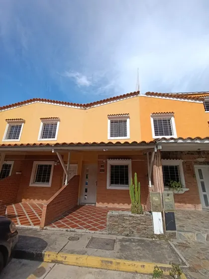 Se Vende Townhouses Con Vigilancia Privada Y Pozo En Los Jarales 