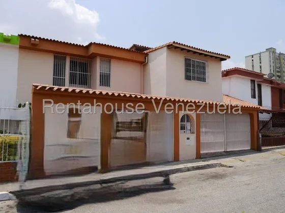 Dennymar, Vende Hermosa Casa En Exclusivo Conjunto Privado Del Este De Barquisimeto. Consta De 2 Niveles Un Anexo Totalmente Independiente Y Con Todos Los Servicios Básicos B5a14386                   
