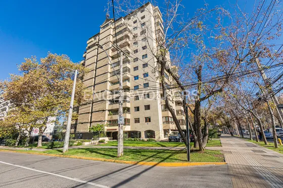 Manquehue Sur / Av. Cristóbal Colón (2d, 3b)