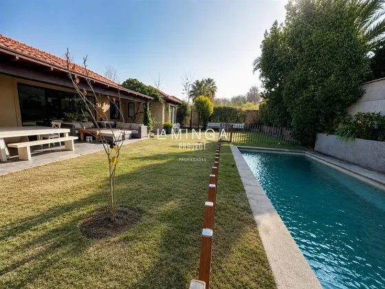Casa En Venta De 3d/3b+escritorio+servicio/piedra Ro