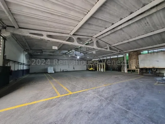 Rafael Gamarra  Alquila Galpon Industrial, 2e19781, Zona Industrial Ii De 700 M2, Areas Comunes, Tanque De Agua, , Luz Trifasica Area De Oficinas, Baños , Area De Comedores Y Mucho Más.