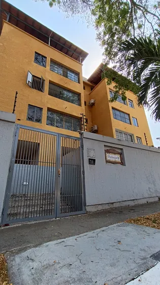 Global Vende Apartamento Ubicado En Prebo, Res. Pedregal 2