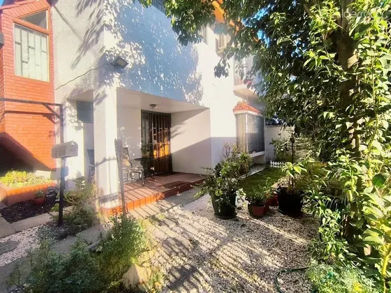 Venta Casa En Pasaje Cerrado A Pasos De Comuna Providencia