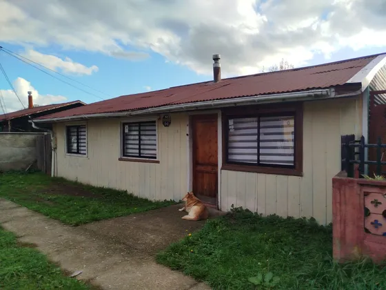         Venta Casa Con Buen Terreno, En Sector Collico, Vald