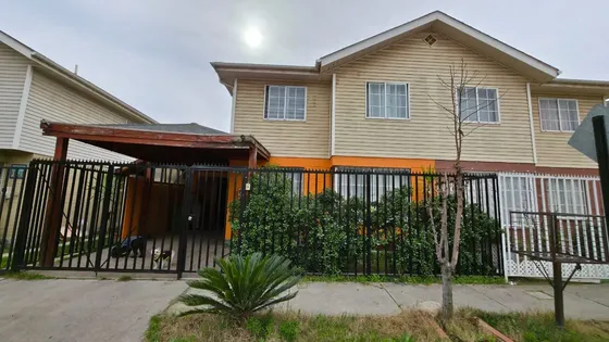 Casa Con Excelente Ubicacion En La Comuna Con 4 Dormitorios