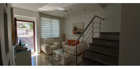 Vendo Casa Amoblada, De Tres Niveles, Barrio Jardin