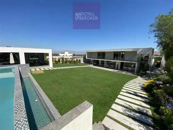 Chicureo Venta Mediterránea. 5d 1 Suite 3b Quincho Piscina