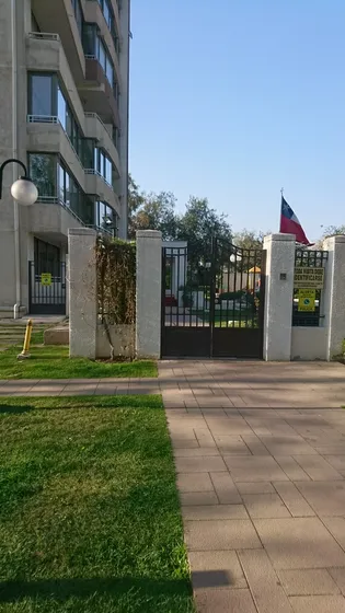 Amplio Depto. 3 Dorm. ,  Estacionamiento, Atrás Pdi