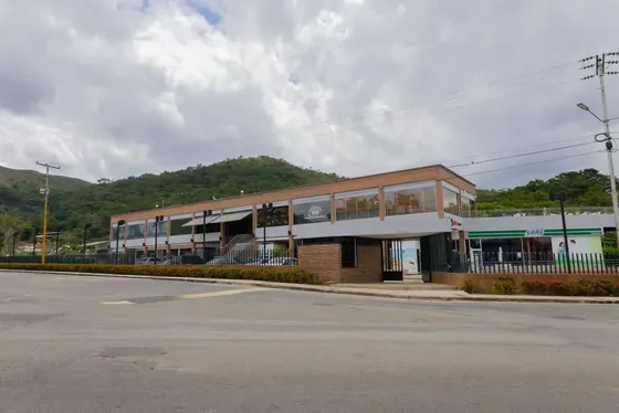 Alquilo Local Comercial En El Cc Guataparo Valencia Mv