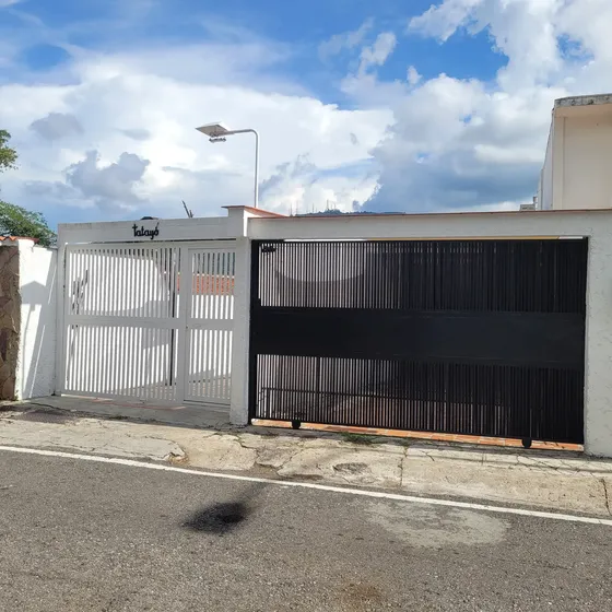 Lomas De La Trinidad ,se Vende Excelente Y Confortable Casa En Calle Cerrada P7l