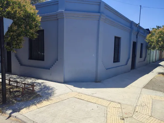 Casa 2 Dormitorios +1 Baño + Estacionamiento