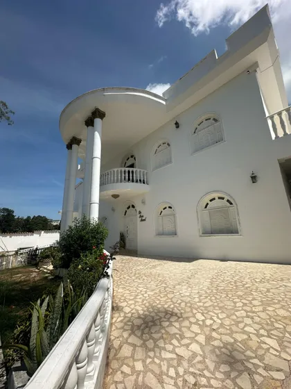 Hermosa Y Elegante Casa En Venta En La Urb. Club De Campo, San Antonio De Los Altos
