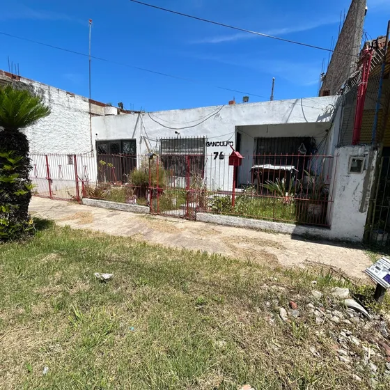 Casa 4 Ambientes En Venta - El Jagüel - Patio Con Pileta