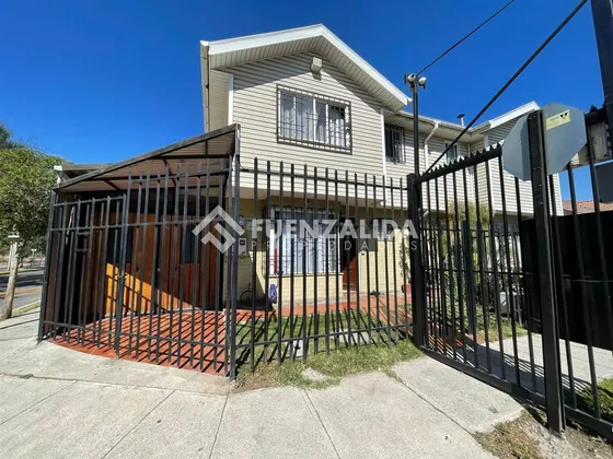 Casa En Venta De 3 Dorm. En Maipú