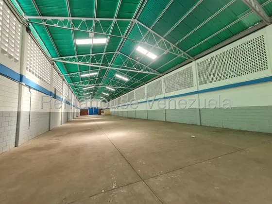 Francisco Rojas Norscia Rentahouse 25-9915 Alquila Galpon En Alquiler De 1100 Metros En Zona Industrial Iii, Cuenta Con Area De Oficinas, Tanque Subterraneo, Capacidad De Kva Luz Trifacica. Hasta 80kv