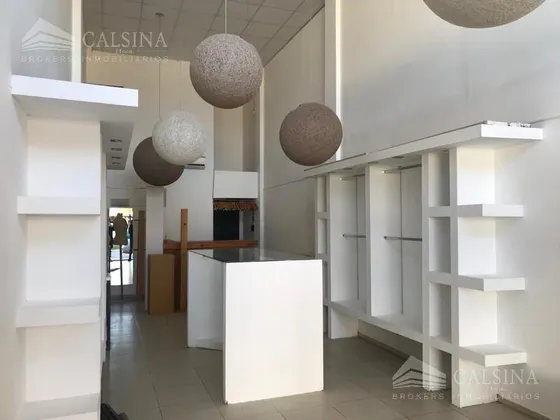Local En Alquiler - Villa Allende - Calle 9 De Julio -