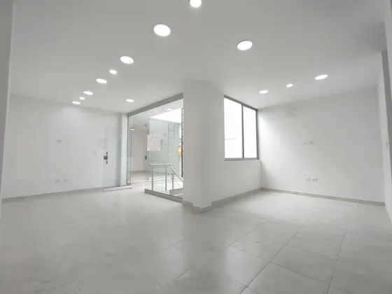 Oficina En Arriendo En Latino. Cod A17321