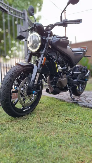 Husqvarna Svartpilen 200. Mod 2024 Con 1.100 Kms. Impecable.
