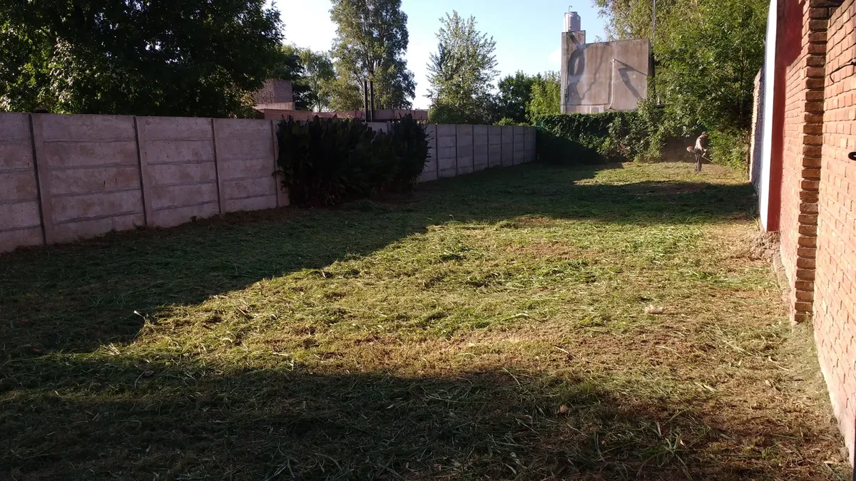 Lote Apto Crédito. Dueño Particular Vende. Zona Residencial, Arbolada Y Muy Tranquila. A 200 Mts De Ruta 9. Gas Natural Sobre El Frente Del Lote.