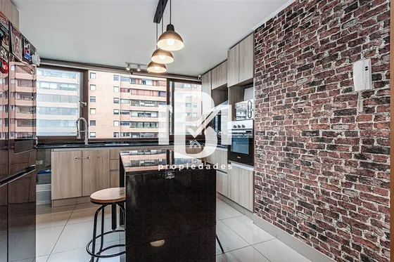Departamento En Venta De 2 Dorm. En Las Condes