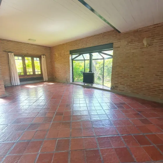 Casa En Venta - 2 Dormitorios 2 Baños - 720mts2 - Pilar