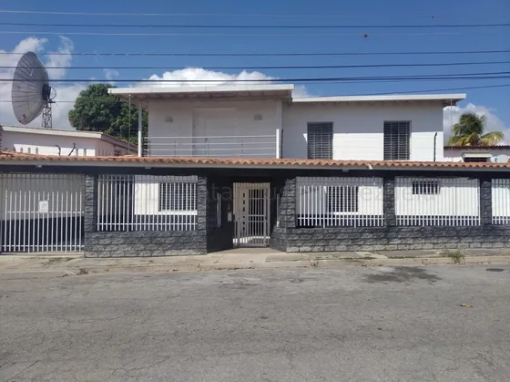 José Trivero Vende Vende Espectacular Quinta Con Acabados De Lujo. Cuenta Con Parrillera Y Balcon 