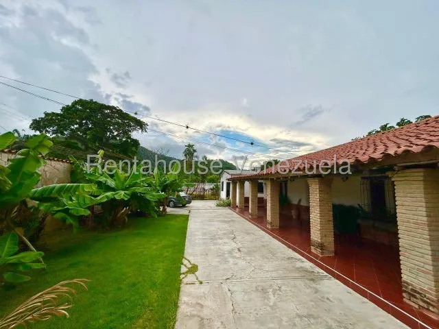 Maribel Morillo Asesor Inmobiliario De Rentahouse Vende Agradable Casa-granja De 8.233m2 De Terreno Propio; Ubidada En La Ensenada; Su Estilo Unico; Barquisimeto;    Lara