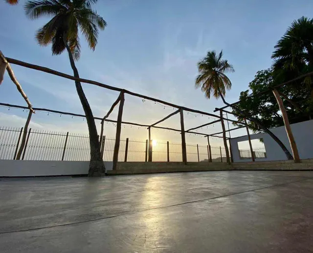 Casa Frente Al Mar Lechería Venta 1008 M2