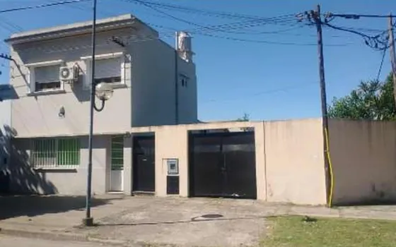 Casa En Venta - 2 Dormitorios 2 Baños - Cocheras - 300mts2 - La Plata