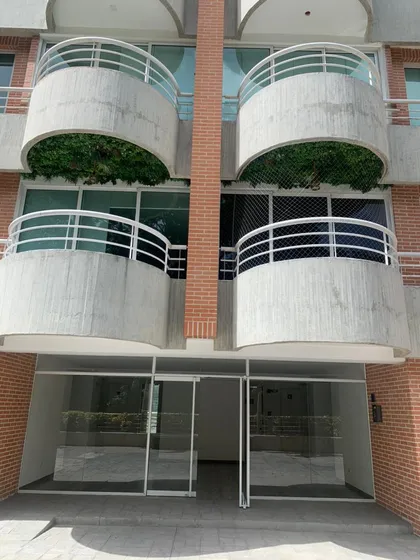 Venta Apto. Remodelado, En Santa Fe Del Sur, Baruta, Edif. Nuevo . Inf. Ma. Fda. Varela