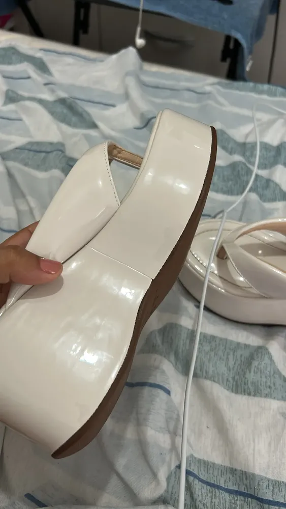 Tamanco verniz Off White em avaliação