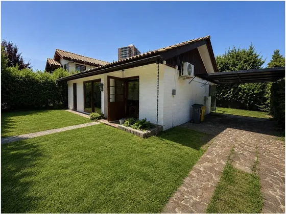 Casa De 2 Dormitorios En Av. Las Condes