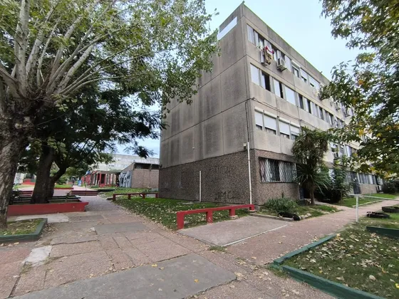 Inmobiliaria Rias Altas Alquila Apartamento En Complejo Millan Y Lecocq