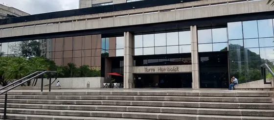 Se Alquila Oficina En Torre Humboldt (amoblada)