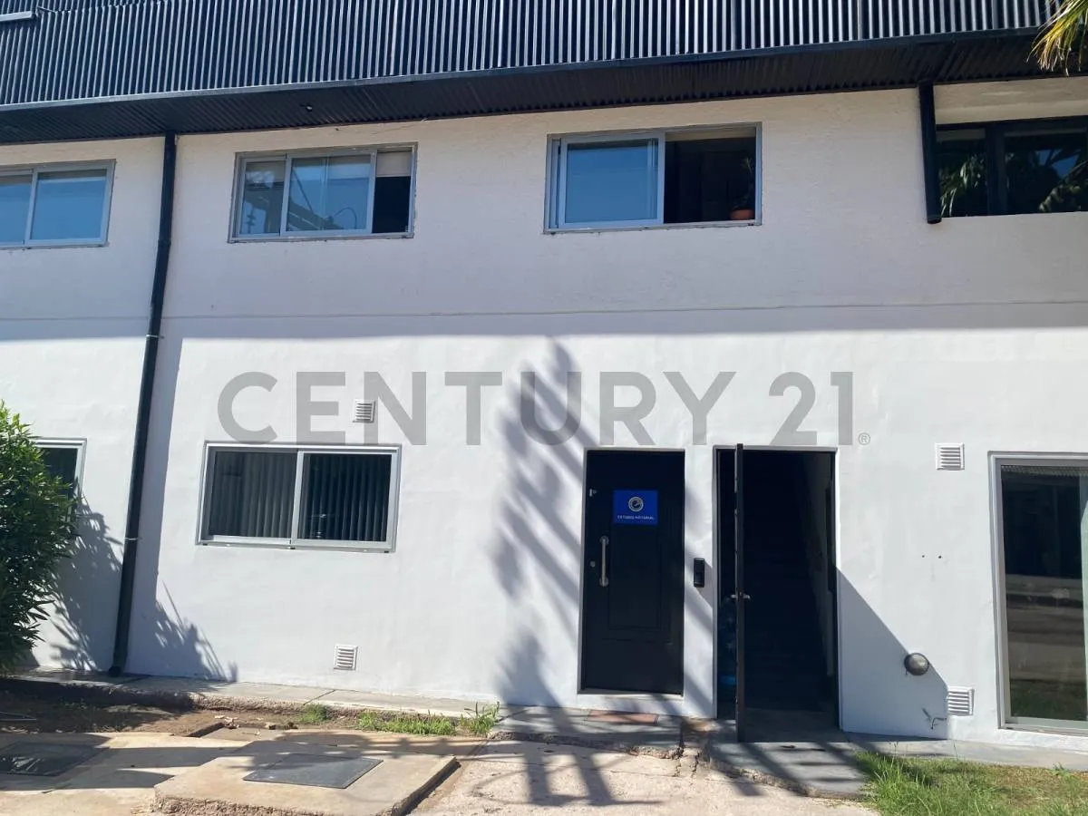 Century 21 Lucio Barroso Rents Office Space